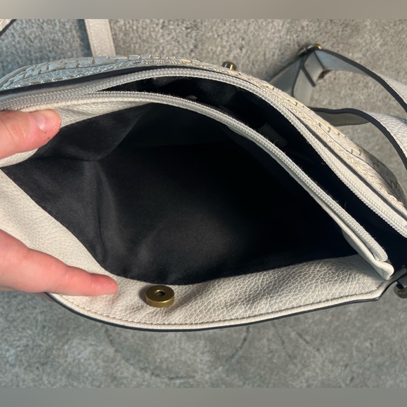 Concept White crossbody bag with gold hardware - Picture 10 of 10